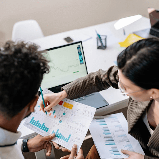 Freund Gentak - Team von Kryptowährungsexperten